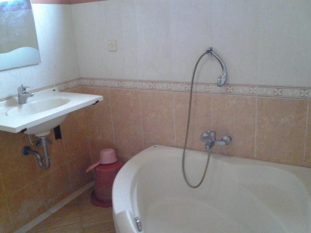 Villa And Resto Basanova Batu  Zimmer foto